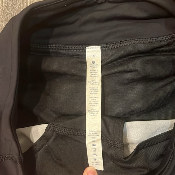 Lululemon Speed Up 2.5” Shorts - Picture 4 of 12